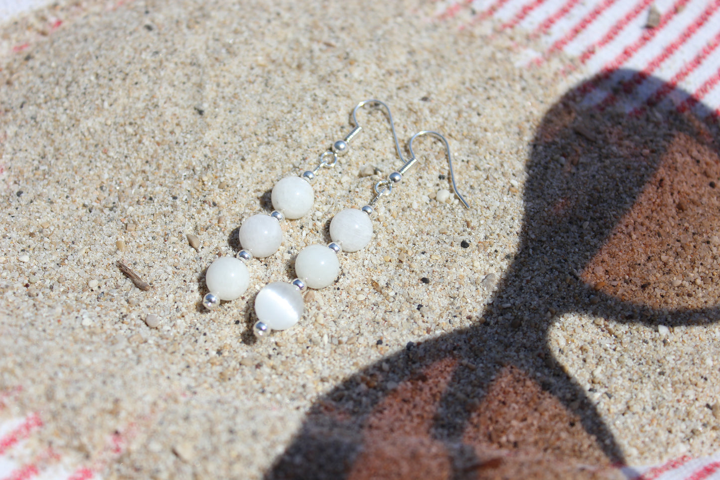 Longues boucles d'oreilles perles de sélénite